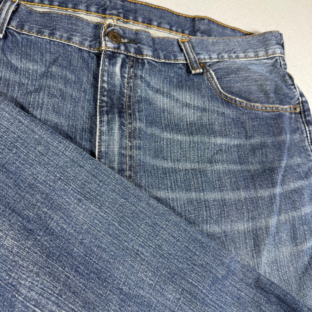 Levis Relaxed Fit Straight Leg Blue Denim Jeans Mens 42x32 Medium Wash